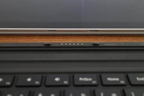 Surface ProとType Coverの接続端子